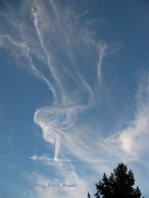 pictures of angels in the sky|clouds that look like angels.